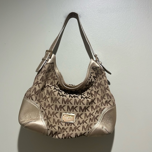 Michael Kors Handbags - 🦃Michael Kors gold and brown bag